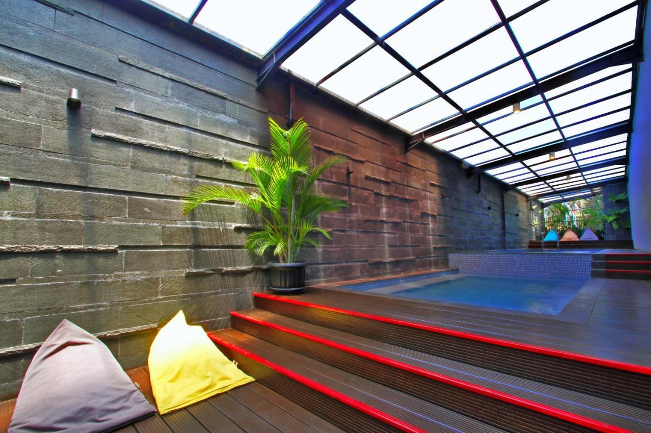 Hemangini Hotel Bandung Exteriör bild