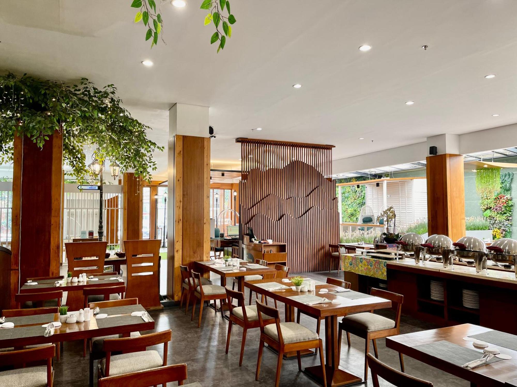 Hemangini Hotel Bandung Exteriör bild