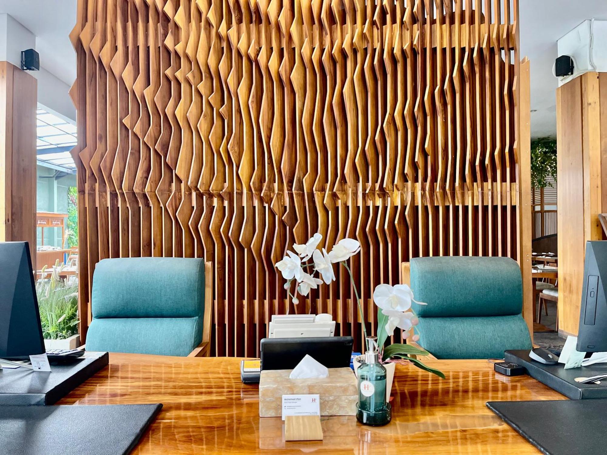 Hemangini Hotel Bandung Exteriör bild
