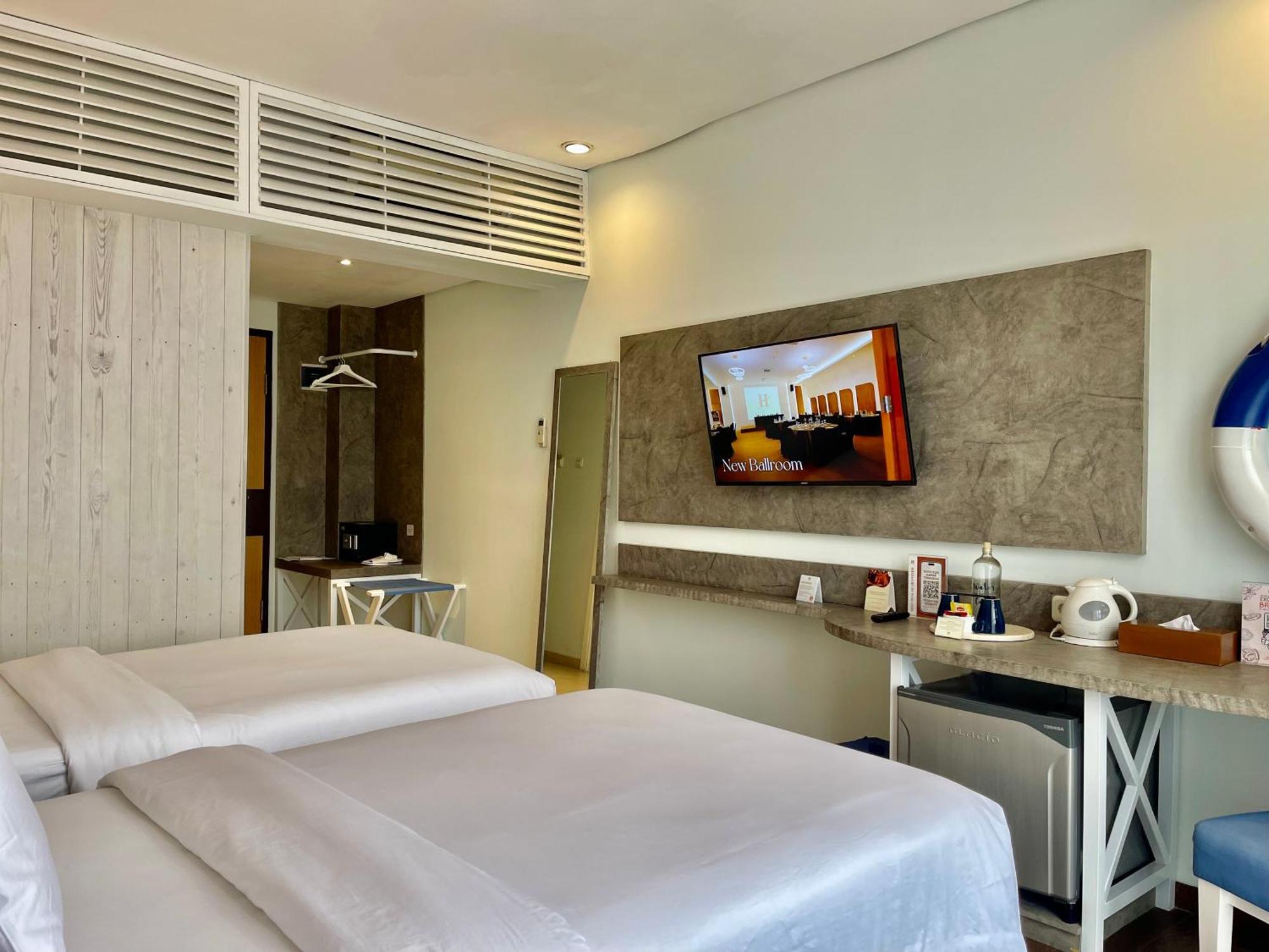 Hemangini Hotel Bandung Exteriör bild